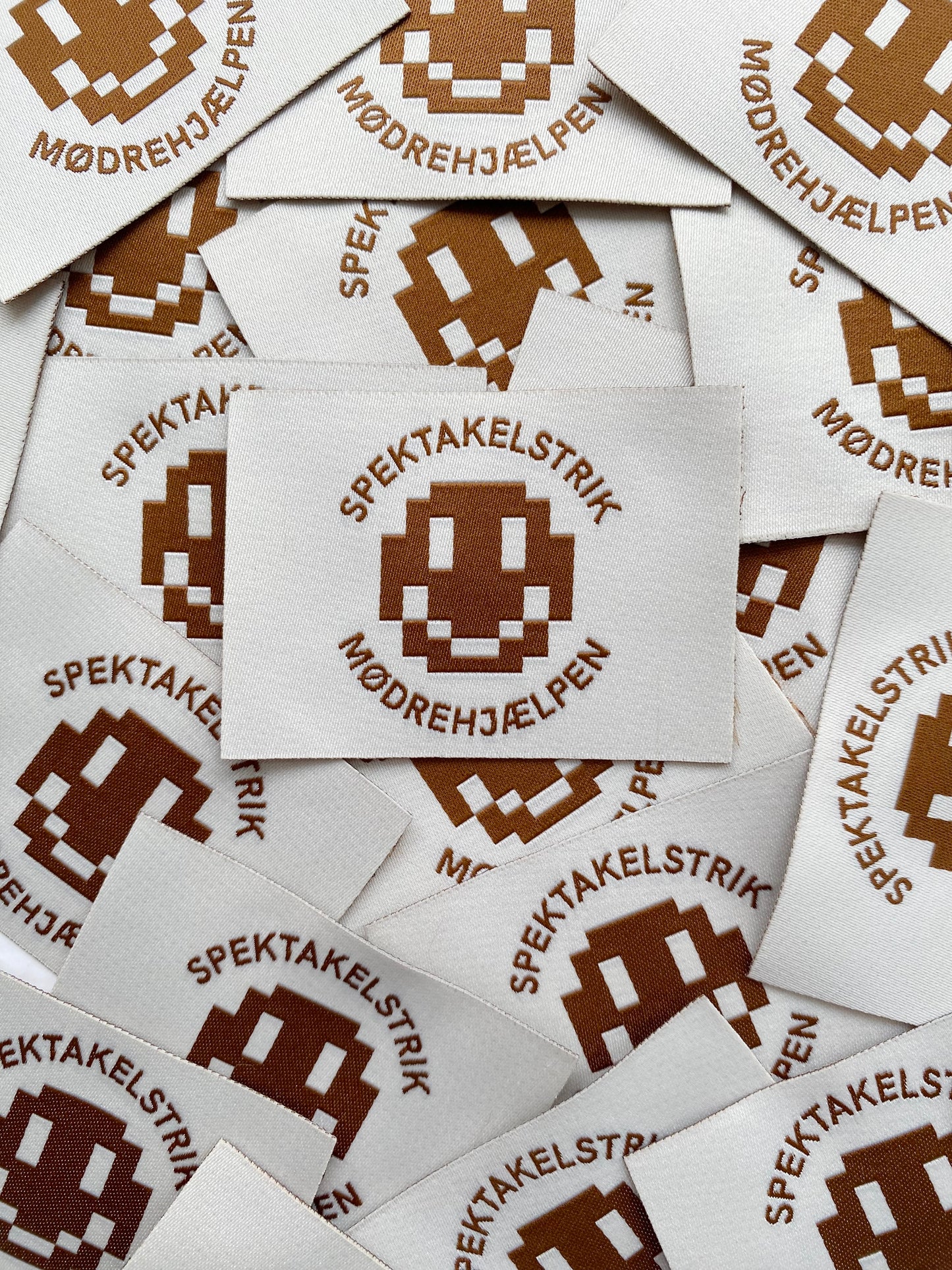 Mood label - Mødrehjælpen x Spektakelstrik - Brown 