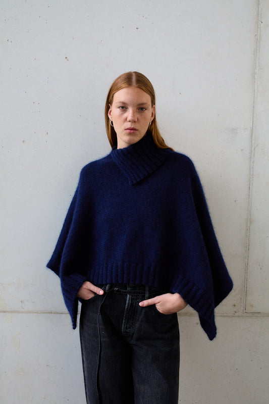 Nina Cape, light grey